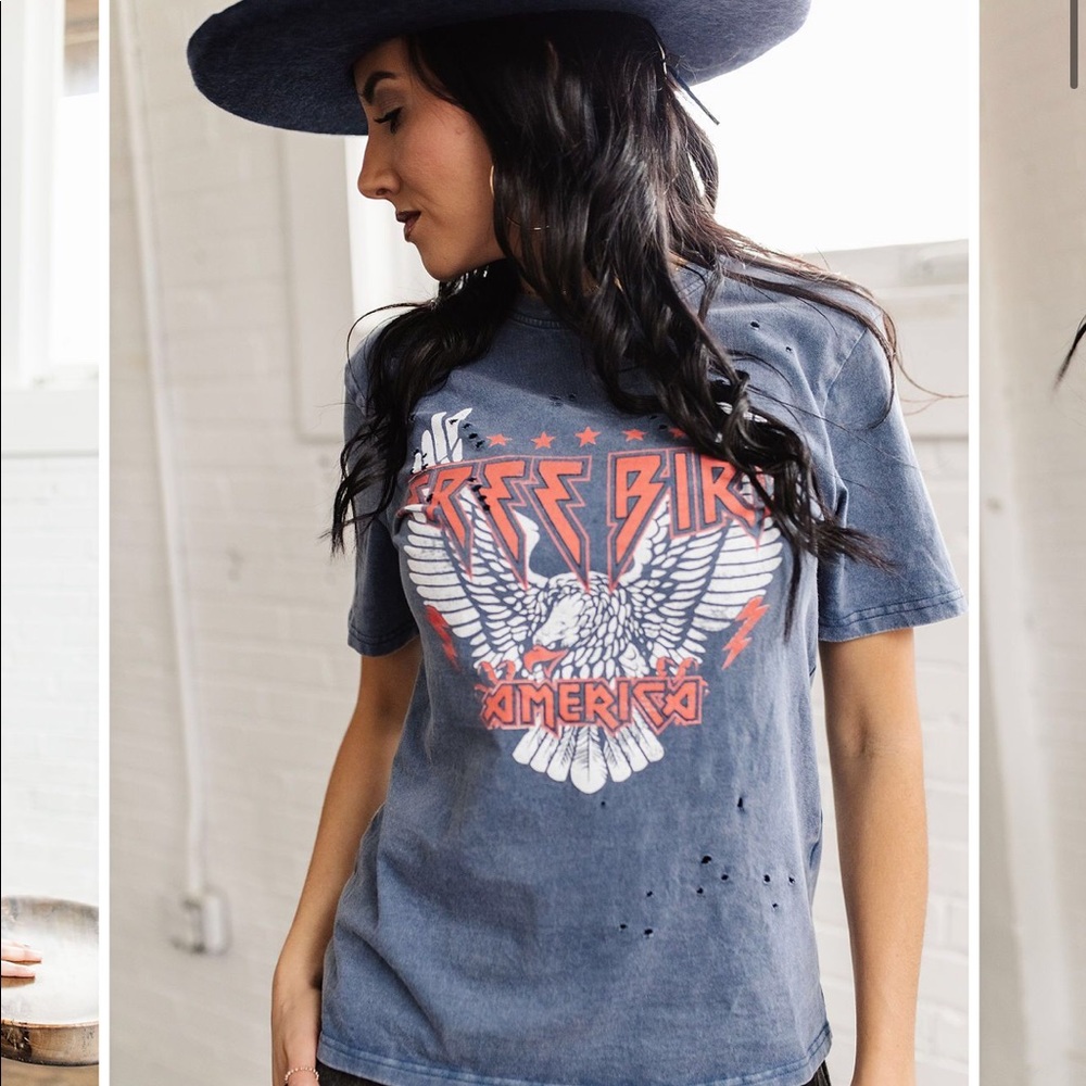 NWT!! Free bird graphic tee